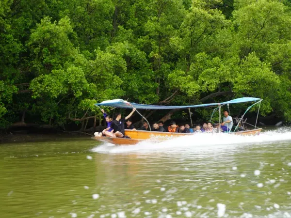 กิจกรรมล่องเรือ